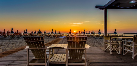 Enjoy the last days of sunshine at our PRIVATE BEACH☀️