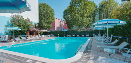 👨👩👧👦 Dernières Chambres Famille en Août – Offre Last Minute