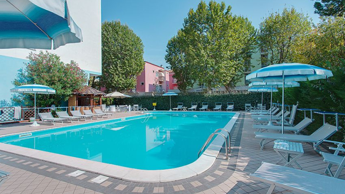 👨‍👩‍👧‍👦 Dernières Chambres Famille en Août – Offre Last Minute