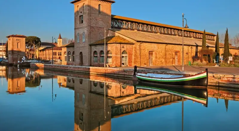 Cervia, tra saline dorate e mare infinito