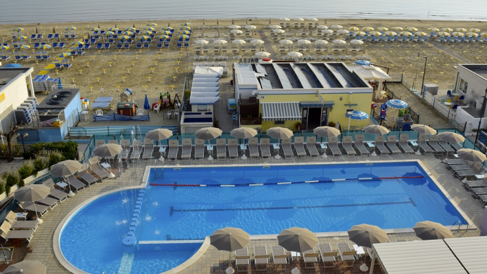 Juillet à la mer – Ici, la plage est juste devant vous !